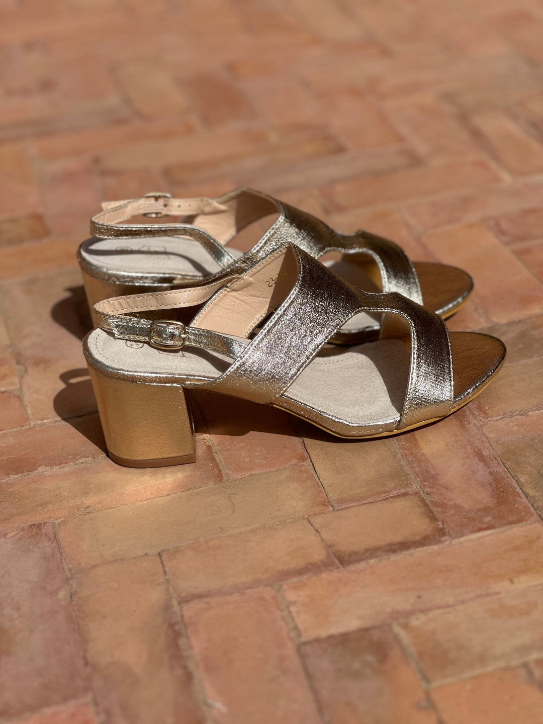 Suzie™ – Irresistible Gold Sandals