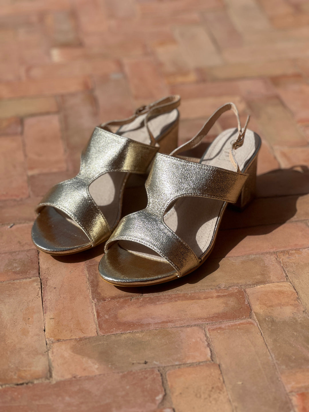 Suzie™ – Irresistible Gold Sandals