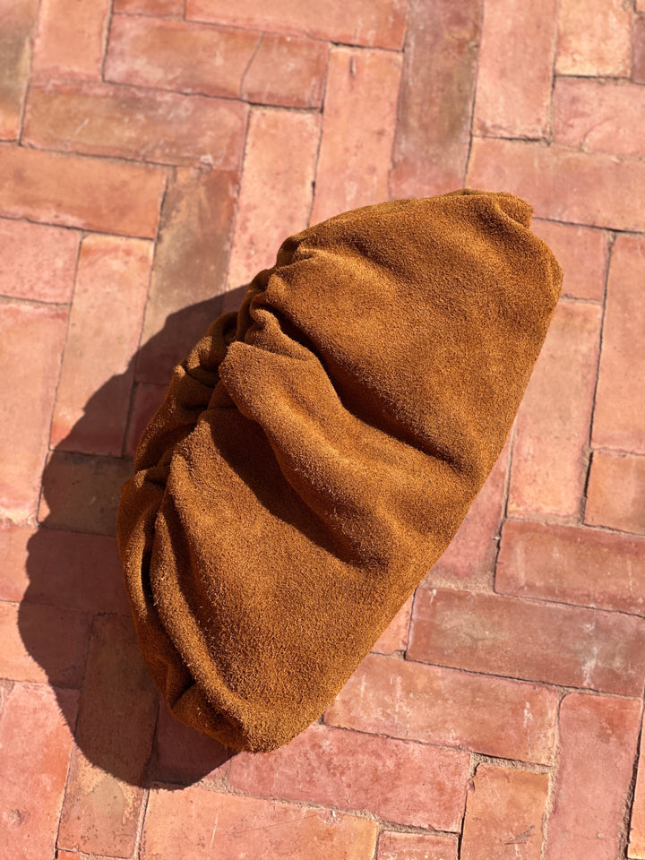 Chic Gold-Detail Clutch